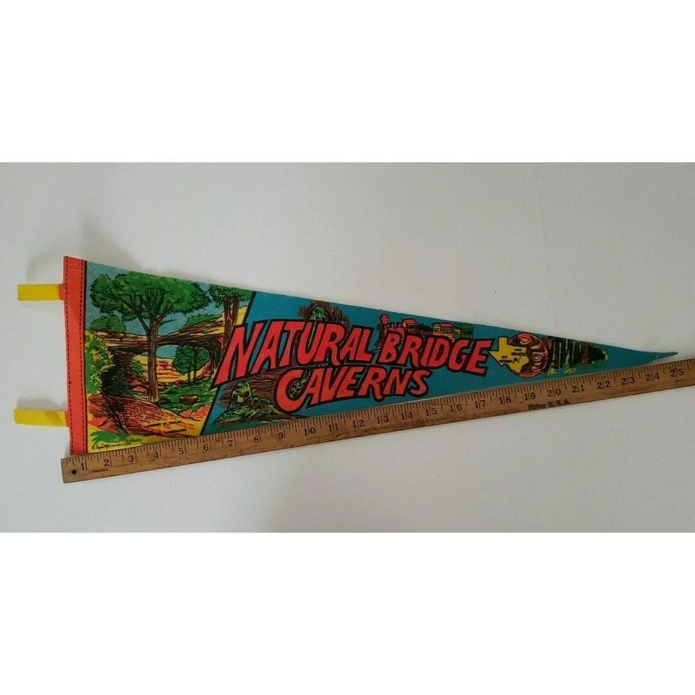vintage 1977 Natural Bridge Caverns‎ Texas travel souvenir felt flag pennant